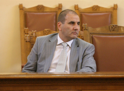 Бургаският атентатор е бил в България преди 5 години, ГЕРБ питат БСП кой ще плаща за „Белене”, нови обвинения срещу Любомир Павлов... 