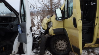 Катастрофа е станала тази сутрин на пътя между Раднево и