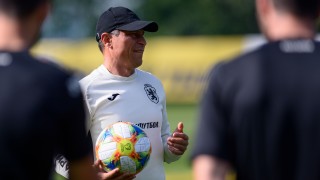 Започна решителната среща между Красимир Балъков и ЦСКА 1948 пише