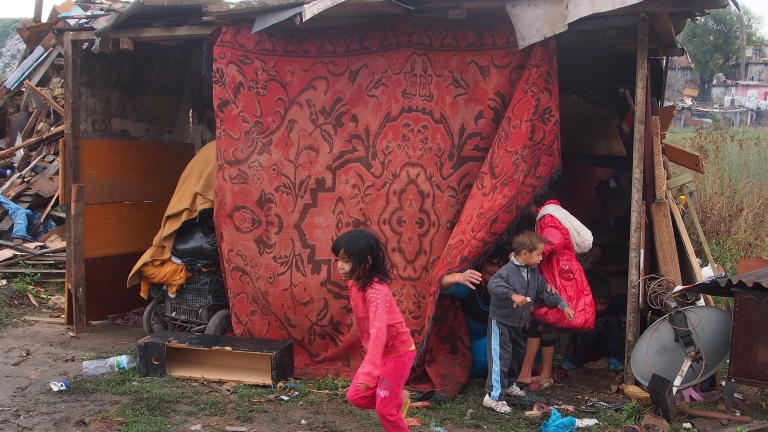 Ранните бракове лишават ромските деца от правото на образование