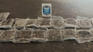 Митнически служители откриха над 11 кг марихуана при проверка на