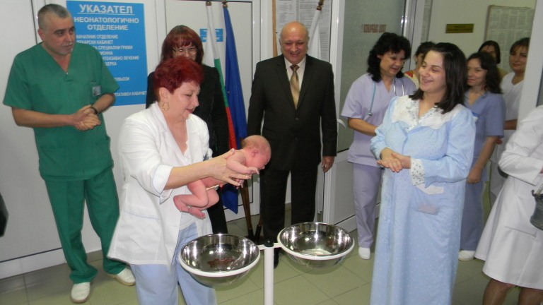 Раждаемостта намалява, българите изчезват