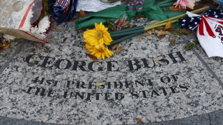 41 ият президент на САЩ Джордж Буш старши ще бъде