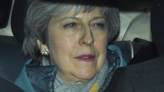Министър председателят на Великобритания Тереза Мей предупреди депутатите ако не подкрепят