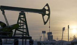 Петролът продължава да се търгува близо до $57 за барел