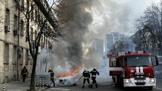 Автомобил се е запалил пред сградата на Българската агенция по