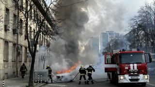 Автомобил се е запалил пред сградата на Българската агенция по