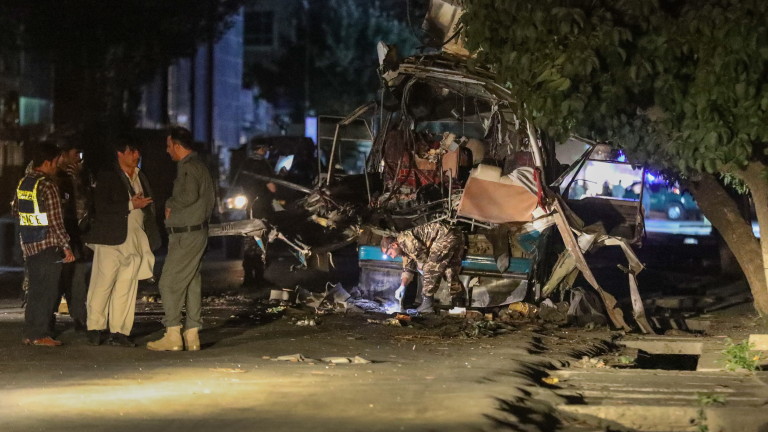 Най-малко 10 цивилни са загинали при две експлозии в западната