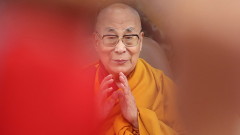 Далай Лама се възстановява след операция на коляното