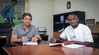 Левски официално изпрати под наем халфа Клемент Икенна в украинския