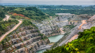 Китайският минен гигант China Molybdenum Company Group планира да инвестира