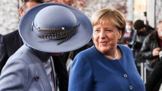 Напускащият канцлер на Германия Ангела Меркел отбеляза 50 ия си рожден