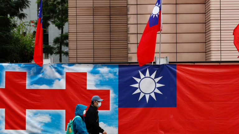 Тайван готви населението си за война - пусна наръчник за оцеляване