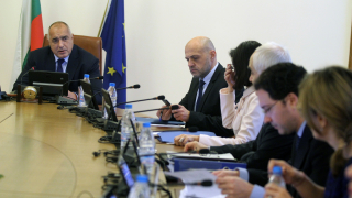 Допълнителни 7 715 241 лв. получават общините за обезщетения на пенсионираните учители