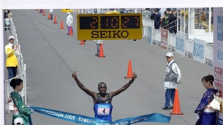 Кипсанг подобри световния рекорд в маратона