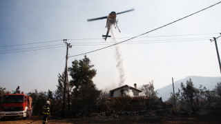 ЕС изпраща 200 пожарникари в Гърция в случай на възникване