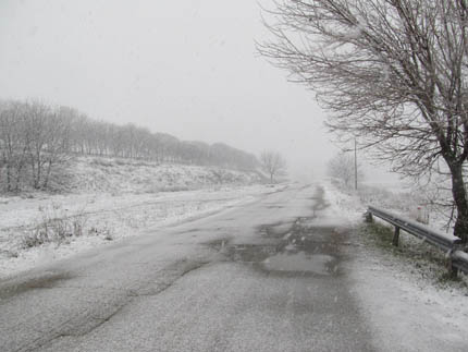 АПИ: В 6 области вали сняг, Превала е затворен за почистване