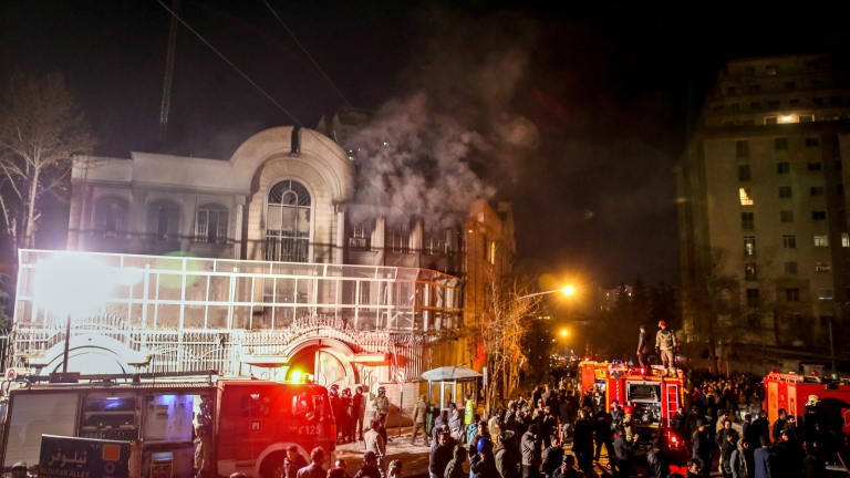 В Иран арестуваха демонстранти заради погром срещу саудитското посолство