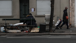Здравните власти на Франция обявиха че още 833 починали от