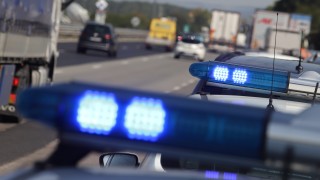 Младеж блъсна полицай при проверка заради неправилно паркиране