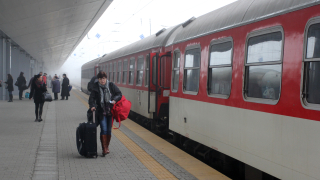 Десетки влакове от гарите в София са с нарушен график