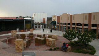 Търговците се изнасят от моловете в САЩ и преустановяват дейността