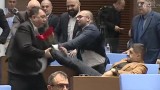Бой в парламента: Радостин Василев и Гюнай Далооглу размахваха юмруци и ритници