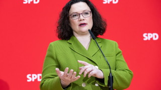 Герхард Шрьодер нападна лидера на социалдемократите за "аматьорските грешки"