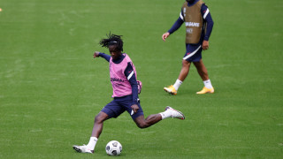 Едуардо Камавинга от Рен е най младият дебютант за националния отбор