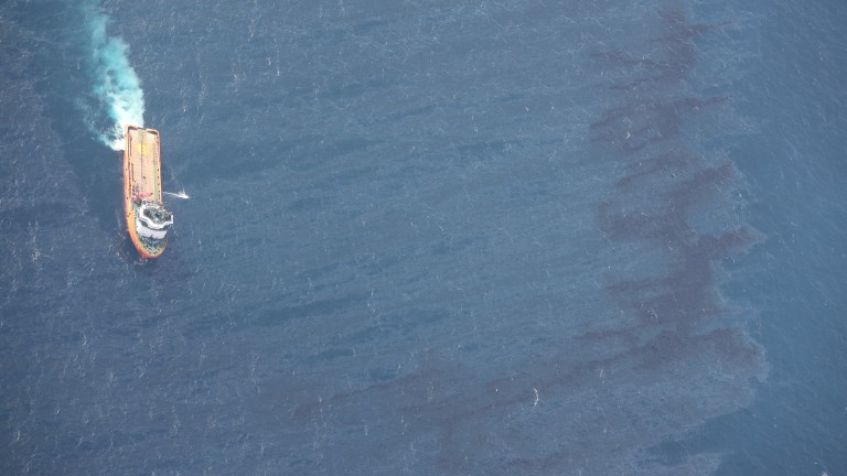 Петролният разлив в Източнокитайско море се е утроил