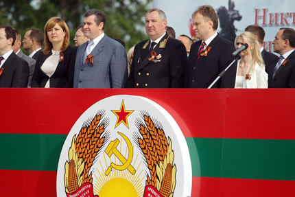 Руски вицепремиер обяви "война на фашизма" на парад в Приднестровието