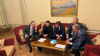 Украинският президент Володимир Зеленски заяви че е разговарял с американския