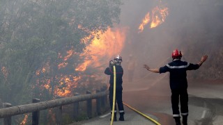 Около 12 000 души са били евакуирани от Френската Ривиера
