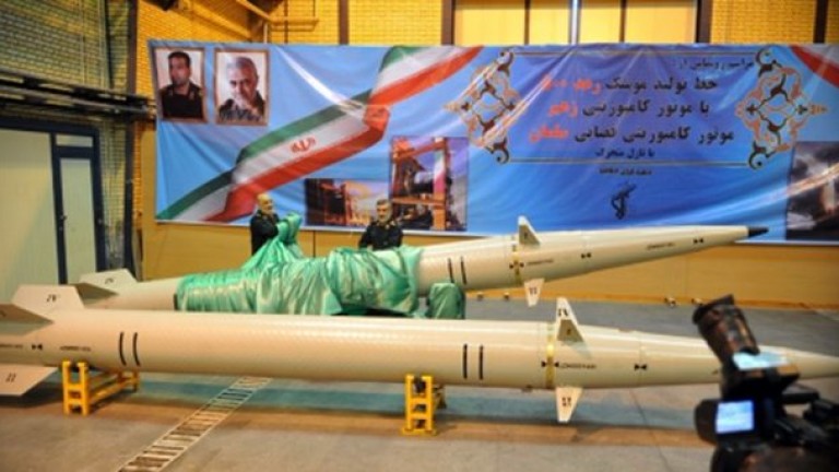 Иран представи нова ракета собствено производство Раад-500. Това съобщи в