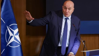 Министърът на отбраната Гуидо Кросето заяви че Италия възнамерява да