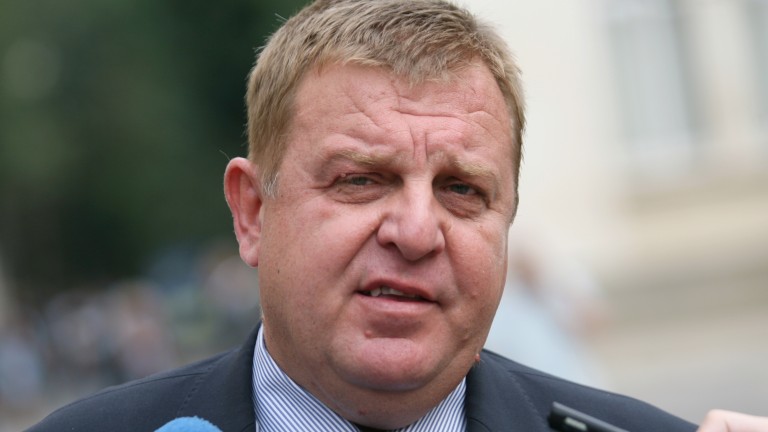 МО: Процедурата за ремонта на самолетите Су-25 не е прекратена