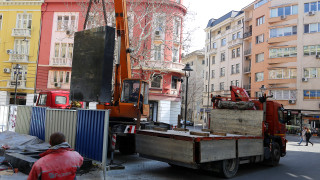 Демонтираха Водната стена на столичния площад "Гарибалди"