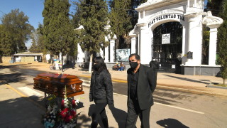 Местните власти копаят масови гробове в Боливия заради коронавируса информира
