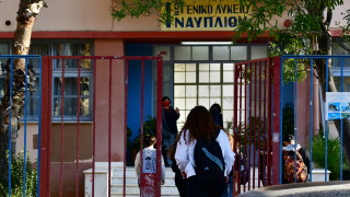 Гимназиите в Гърция отвориха врати днес след петмесечно затваряне за