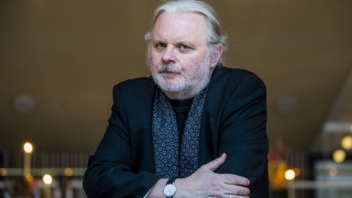 Норвежкият писател и драматург Юн Фосе спечели Нобеловата награда за