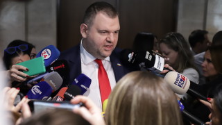 Председателят на парламентарната група на ДПС Делян Пеевски е доволен