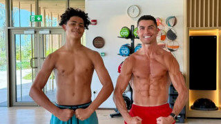 Кристиано Роналдо душ Сантуш синът на петкратния носител на Златната