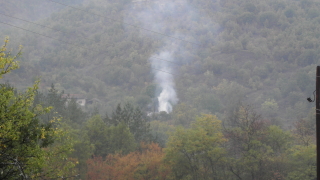 Сухи треви горят в района на село Белгун на територията
