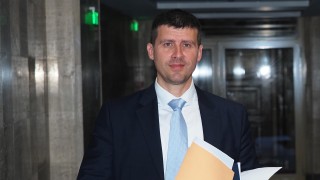 Величие със сигнал за нагласени матурите На брифинг в Партийния