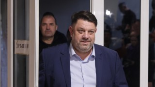 Лидерът на БСП Атанас Зафиров подаде оставка но не напуска