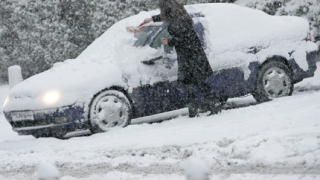 Сняг причини катастрофи, затвори училища и отложи полети в Турция
