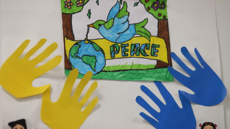 Почти 100 украински деца започнаха учебната година в столичен център