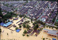 Наводнения продължават да измъчват Азия