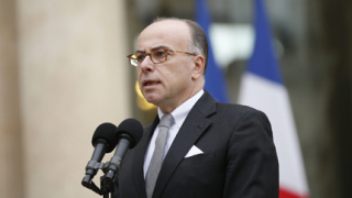 Френският министър на вътрешните работи поиска спиране на услугата Uber