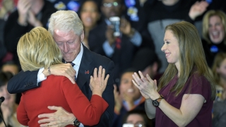 Хилари и Бил Клинтън са обвинени в непотизъм шуробаджанащина непочтеност